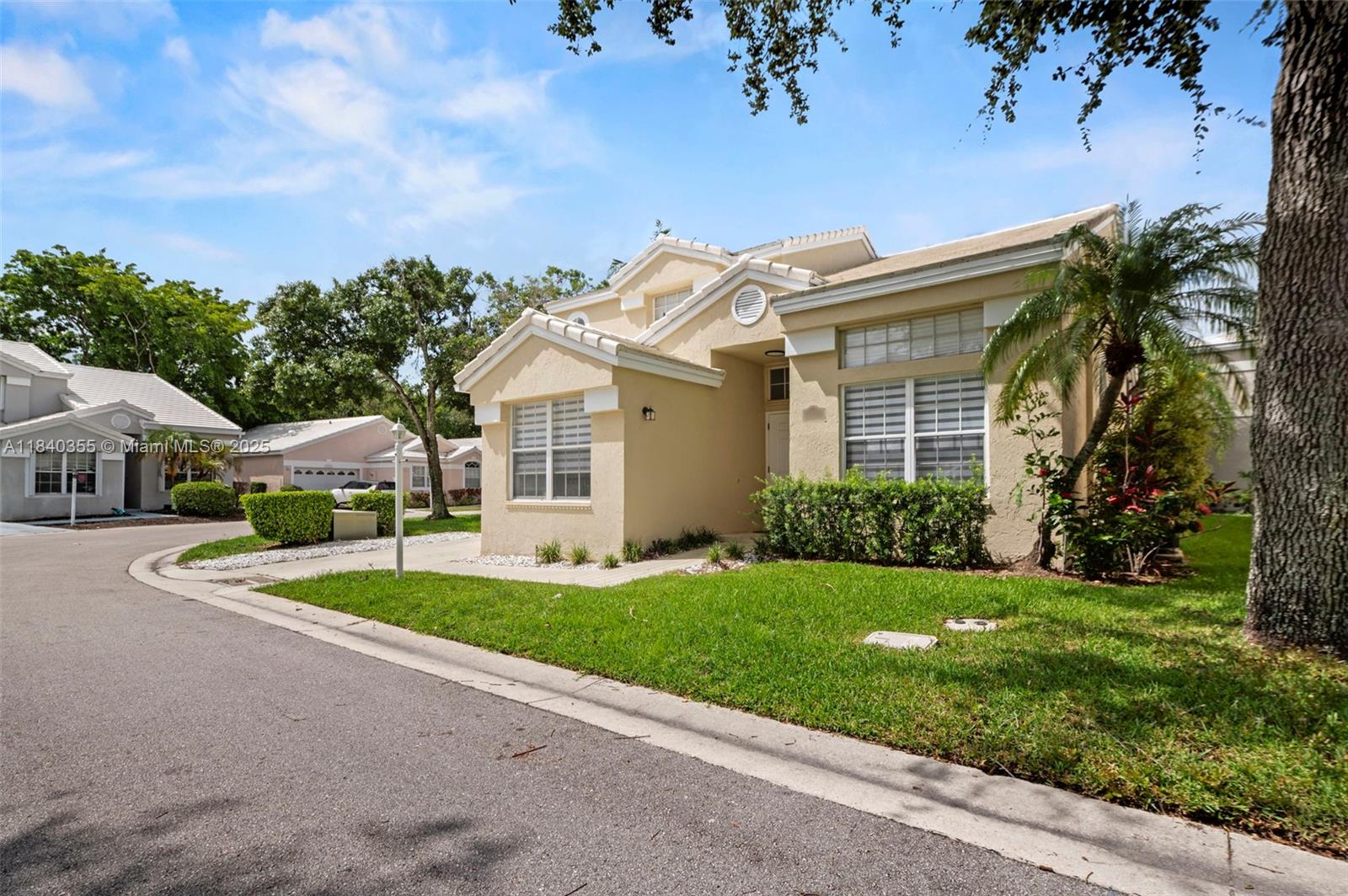 9384 NW 8th Cir, Plantation, Florida image 3