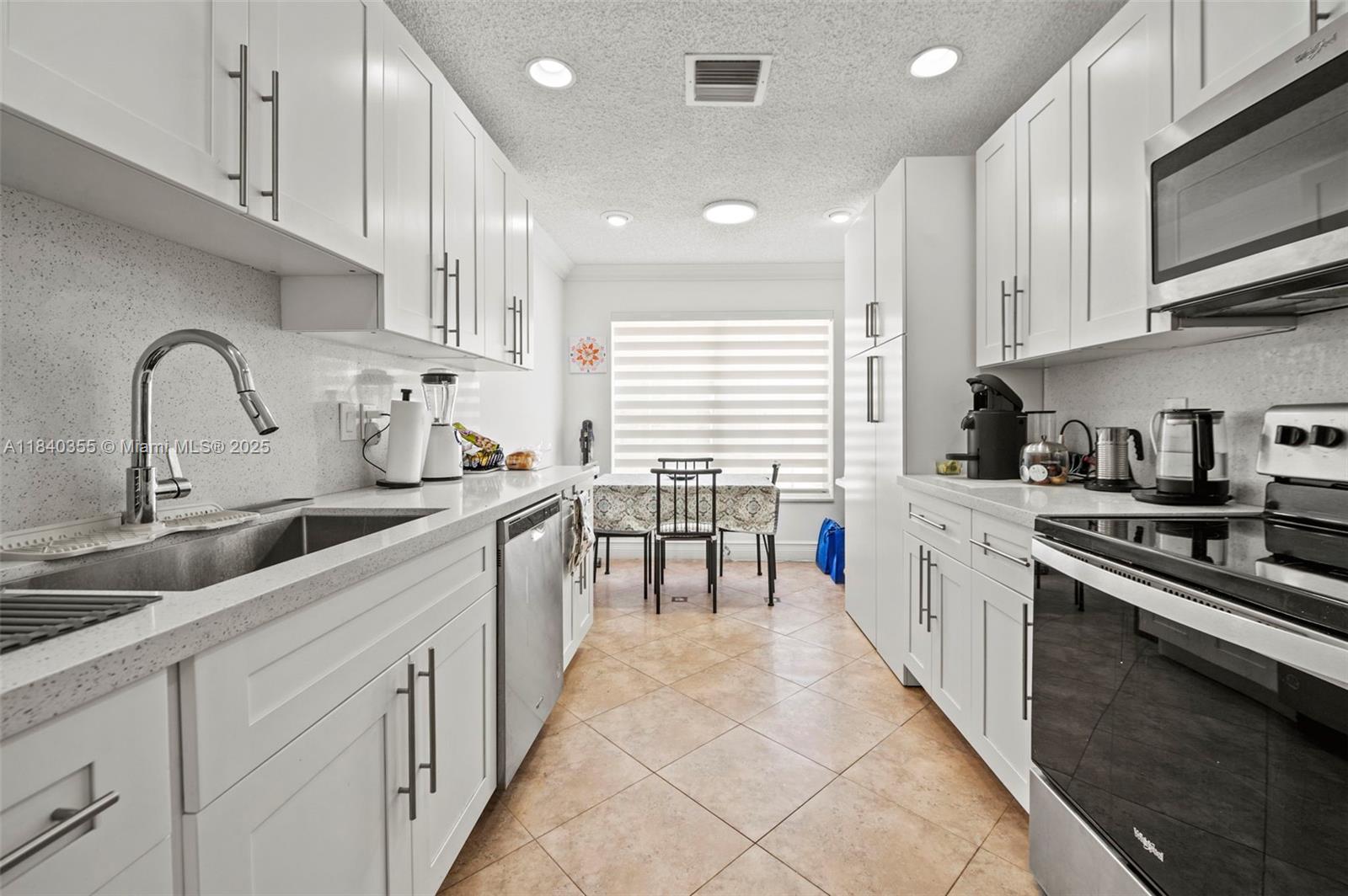 9384 NW 8th Cir, Plantation, Florida image 9