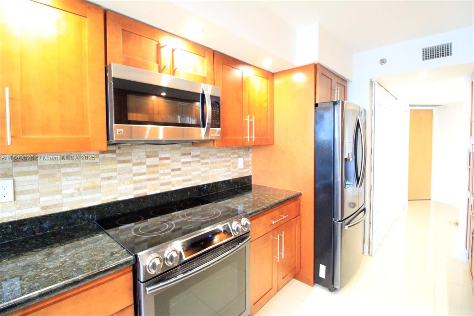 20185 E Country Club Dr #1105, Aventura, Florida image 16