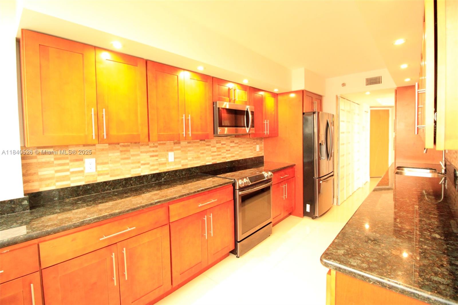 20185 E Country Club Dr #1105, Aventura, Florida image 17
