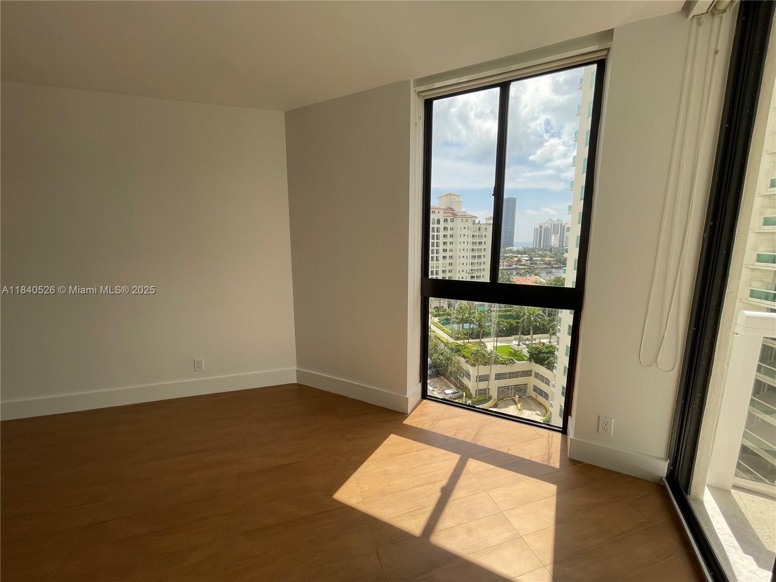20185 E Country Club Dr #1105, Aventura, Florida image 21