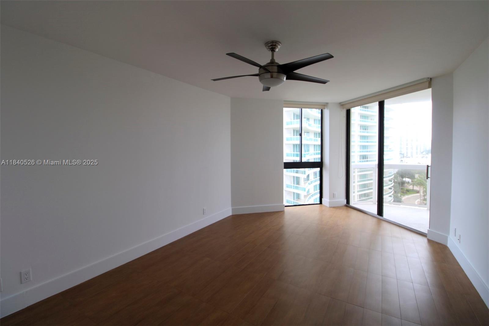 20185 E Country Club Dr #1105, Aventura, Florida image 24