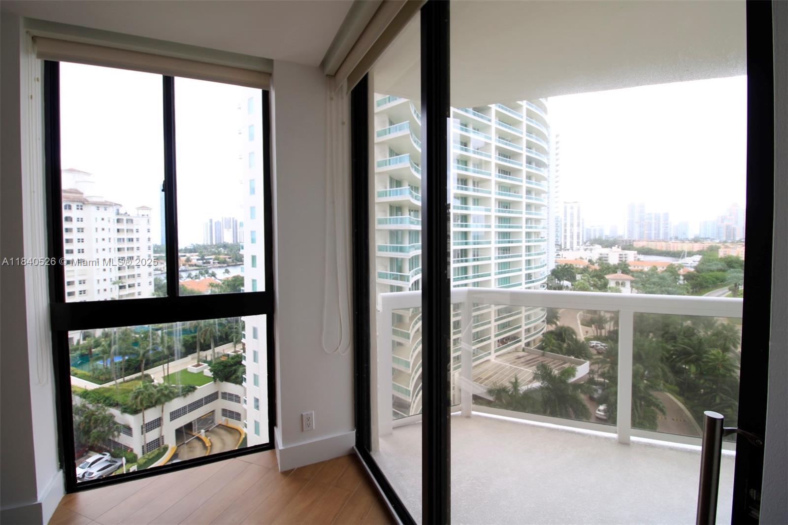 20185 E Country Club Dr #1105, Aventura, Florida image 25