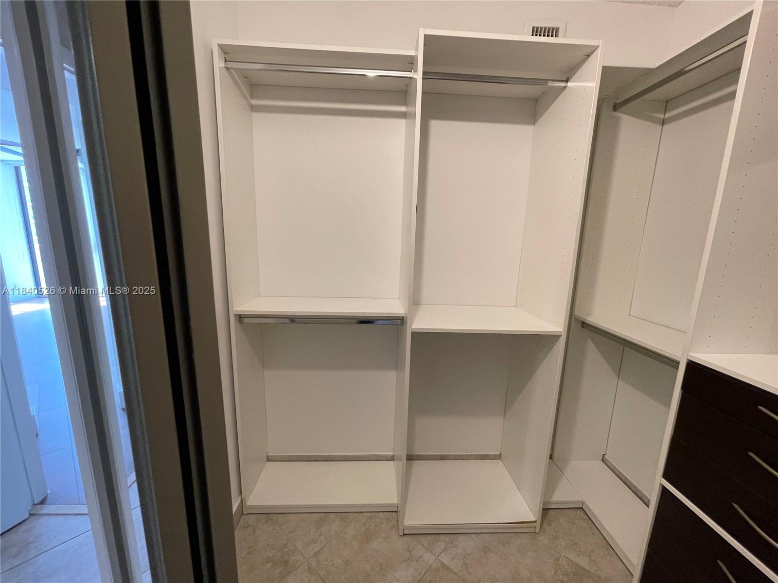 20185 E Country Club Dr #1105, Aventura, Florida image 30