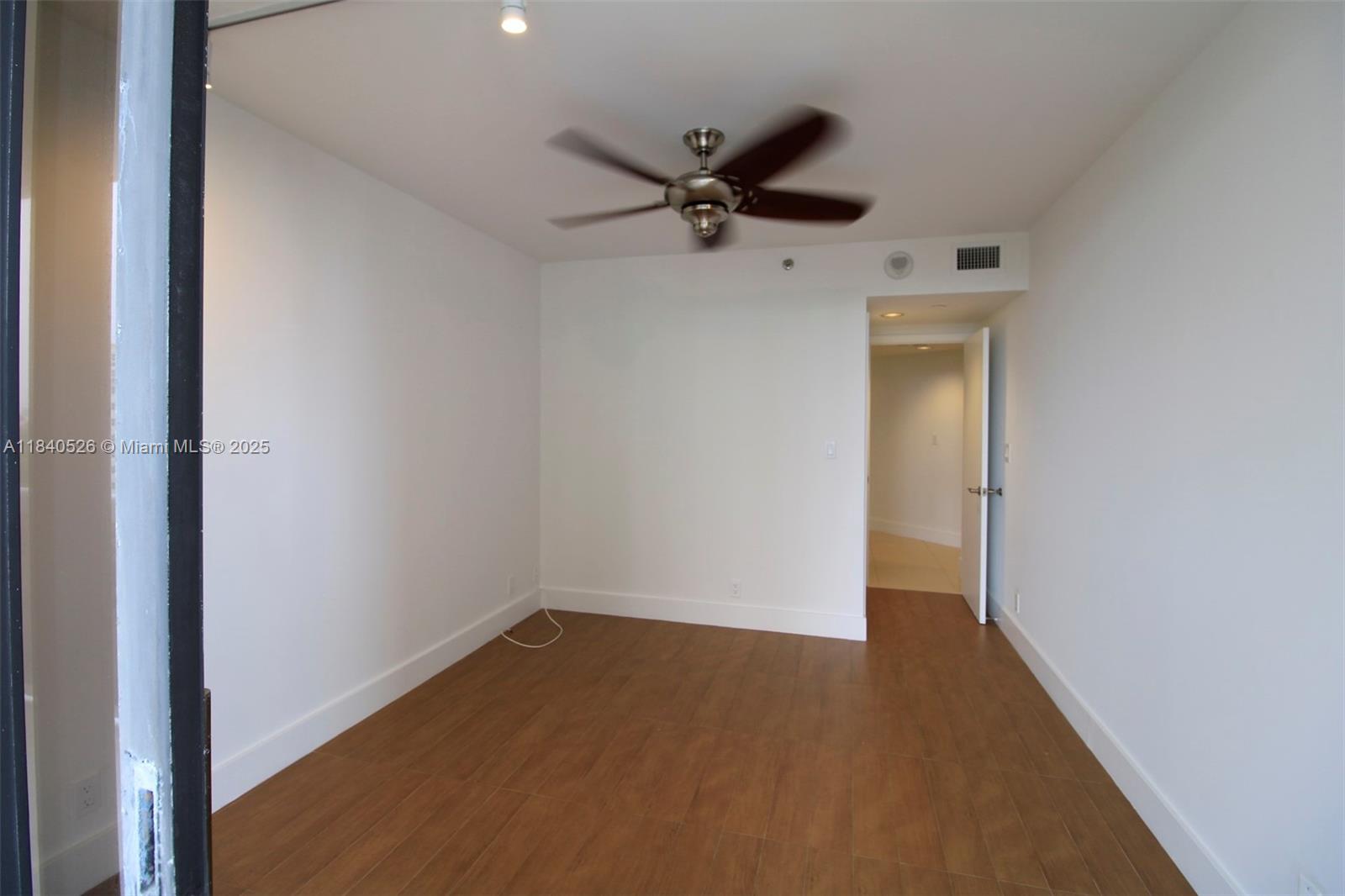 20185 E Country Club Dr #1105, Aventura, Florida image 32