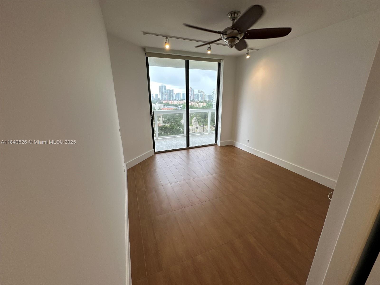 20185 E Country Club Dr #1105, Aventura, Florida image 33