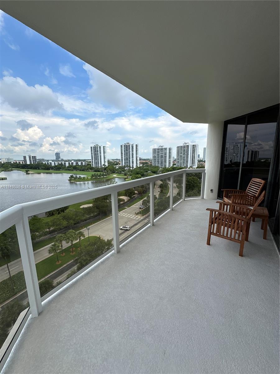 20185 E Country Club Dr #1105, Aventura, Florida image 35