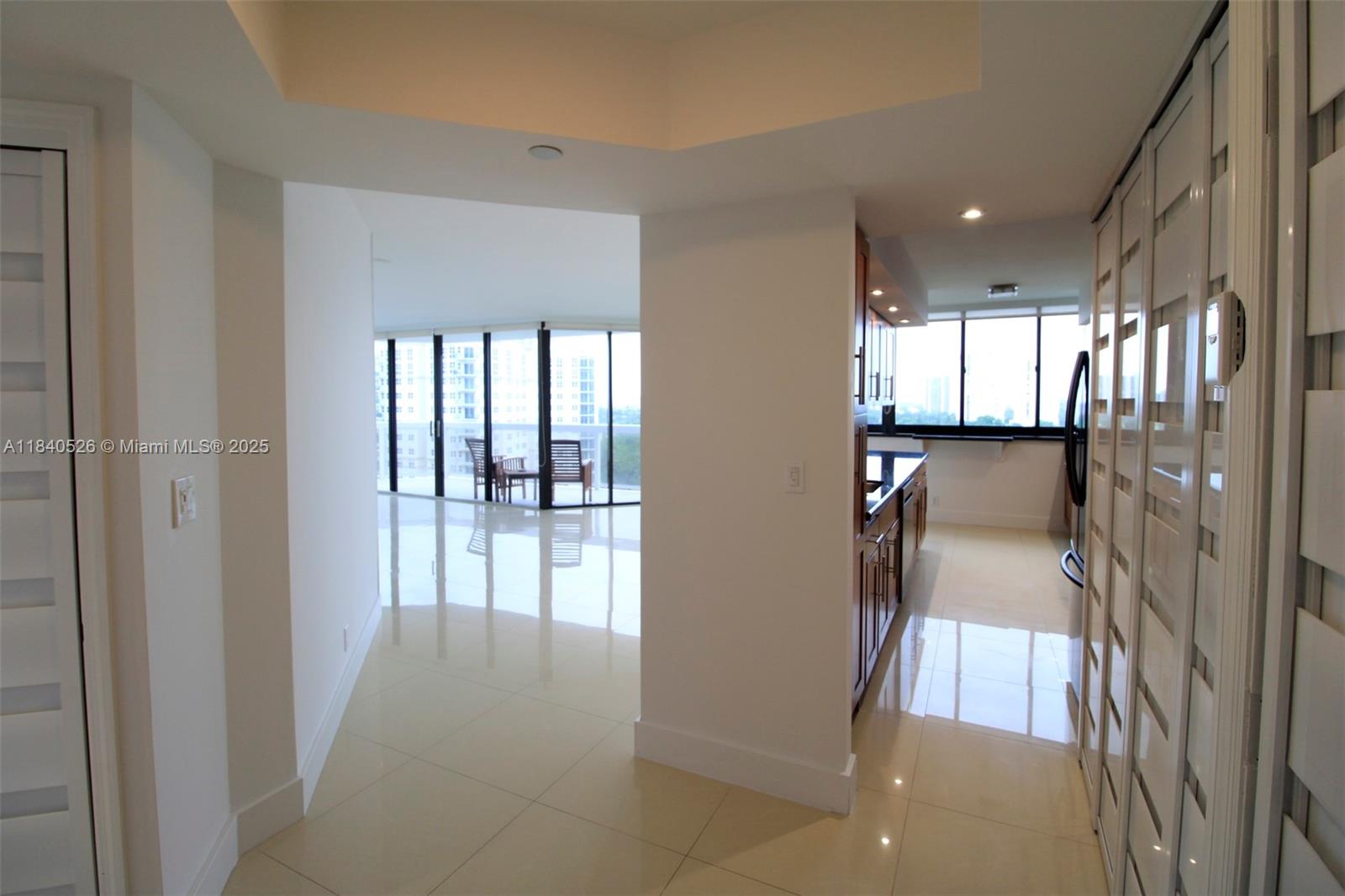20185 E Country Club Dr #1105, Aventura, Florida image 5