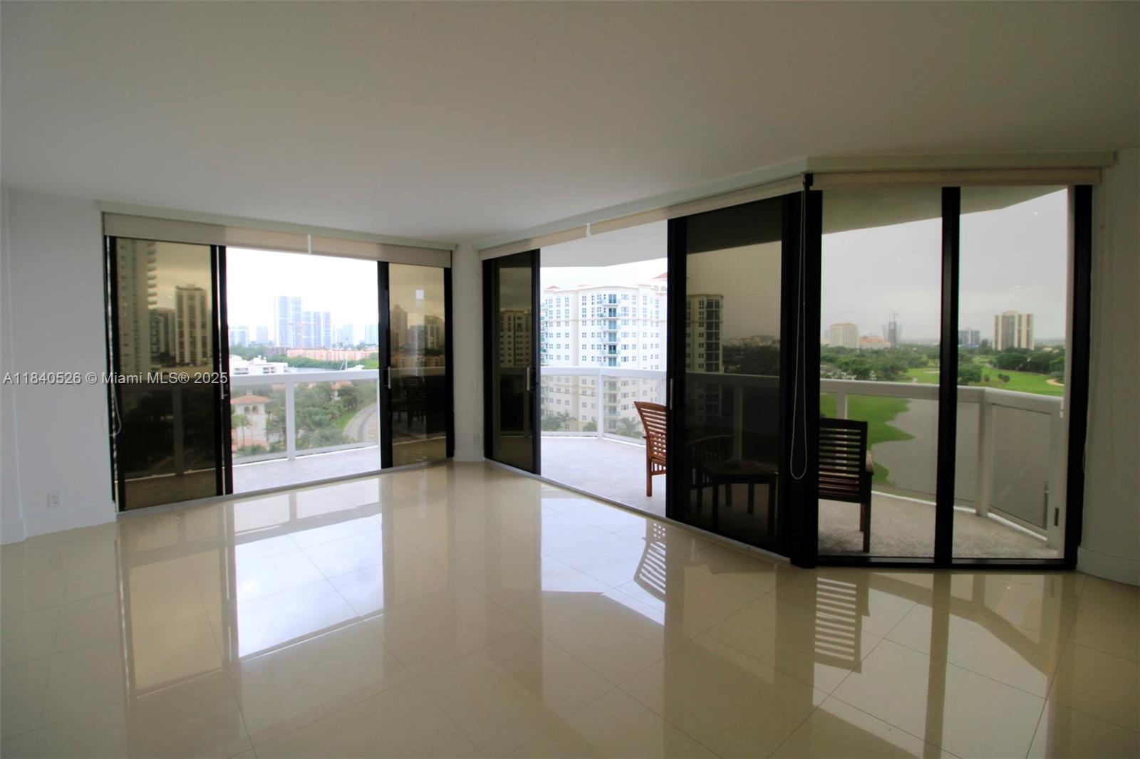 20185 E Country Club Dr #1105, Aventura, Florida image 9
