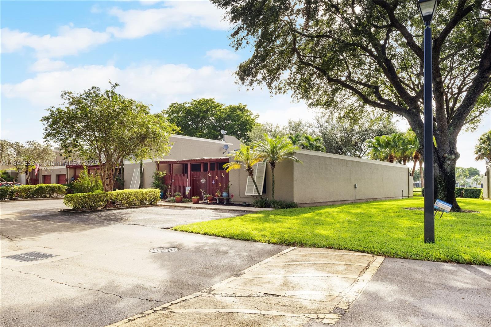 1341 W Fairway Rd #1, Pembroke Pines, Florida image 3