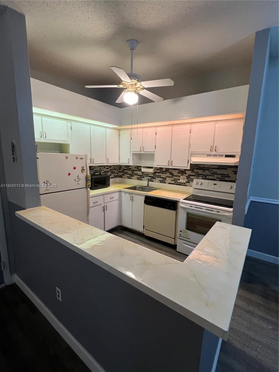 10415 E Clairmont Cir #212, Tamarac, Florida image 2