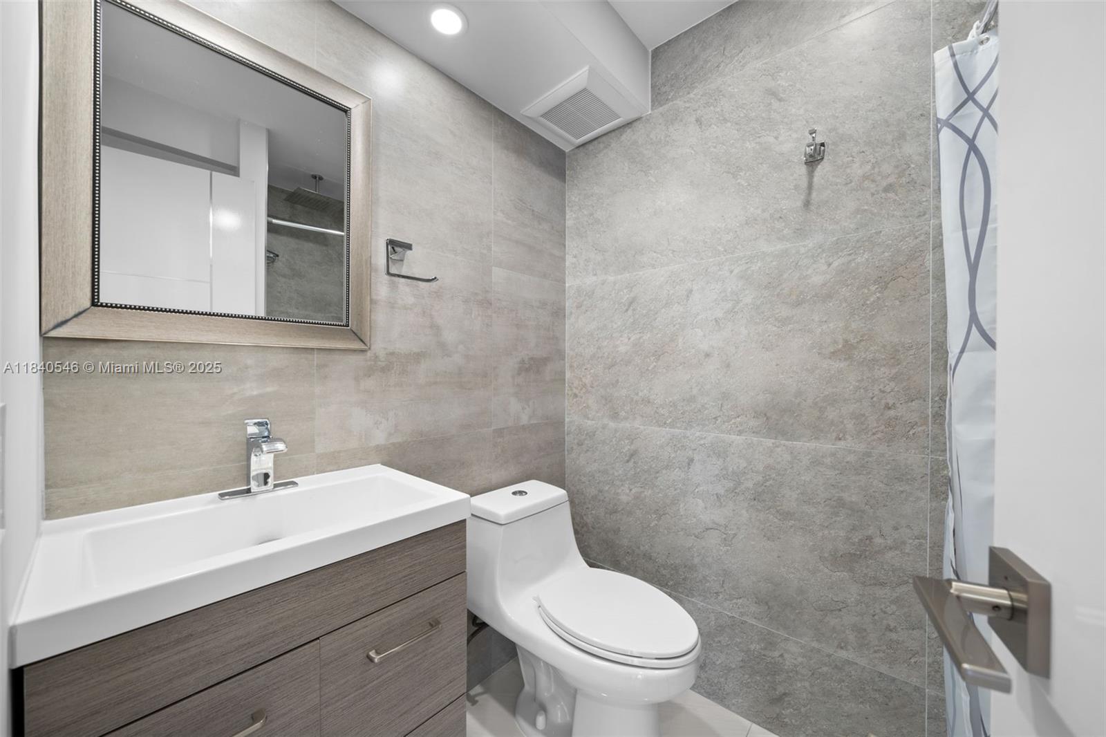 701 Three Islands Blvd #411, Hallandale Beach, Florida image 15