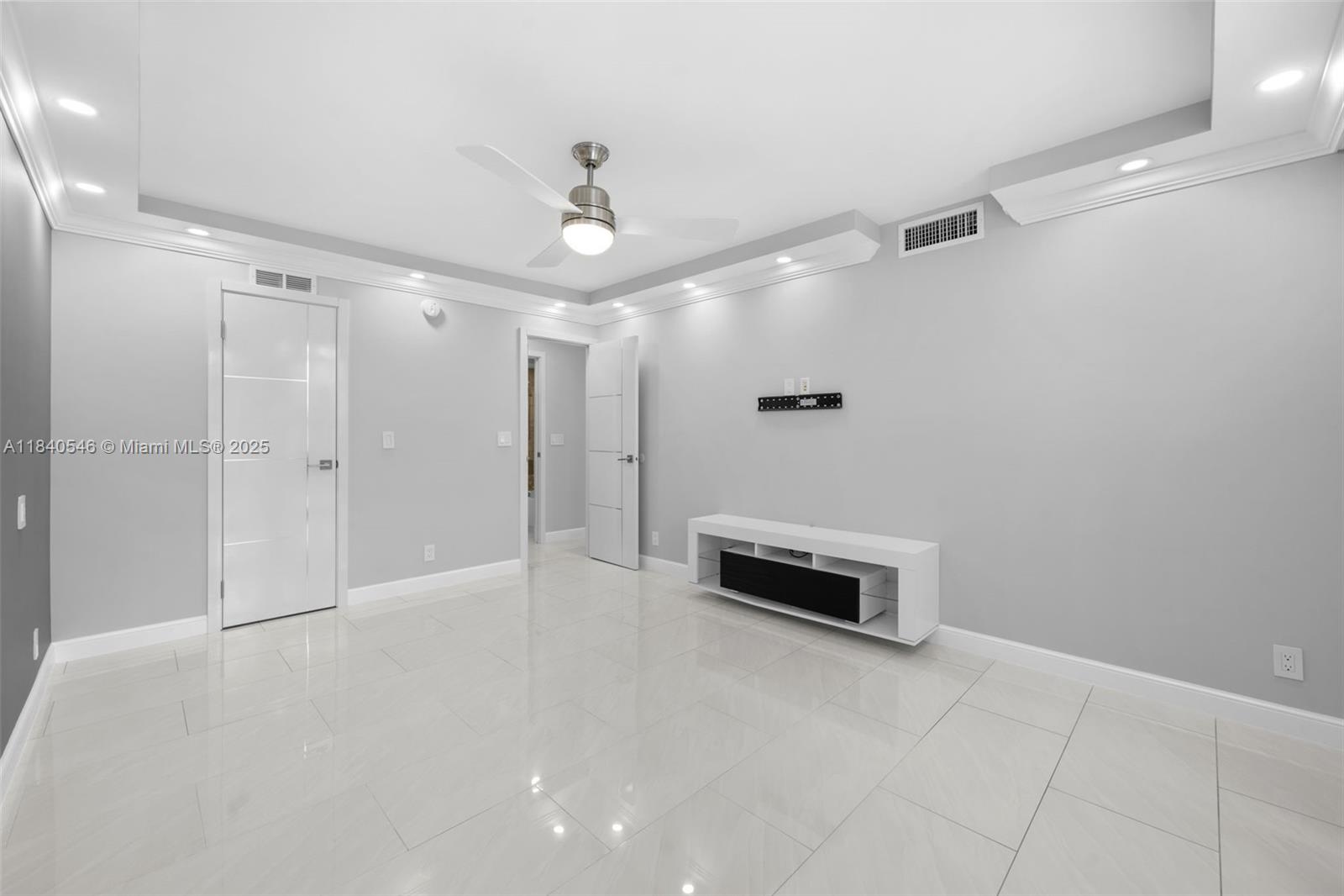 701 Three Islands Blvd #411, Hallandale Beach, Florida image 18