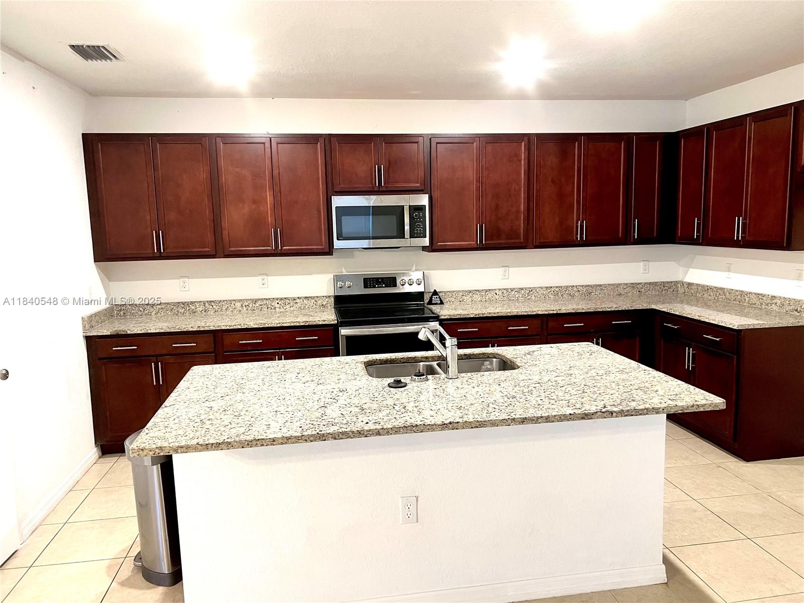 982 SW Alcantarra Blvd, Port St. Lucie, Florida image 4