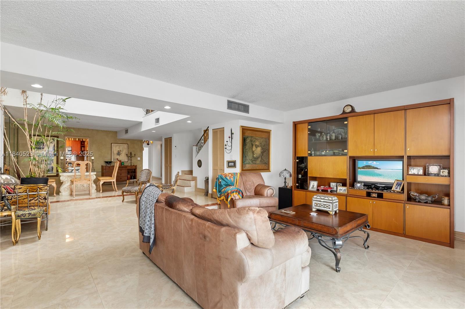 214 Poinciana Dr #204, Sunny Isles Beach, Florida image 16