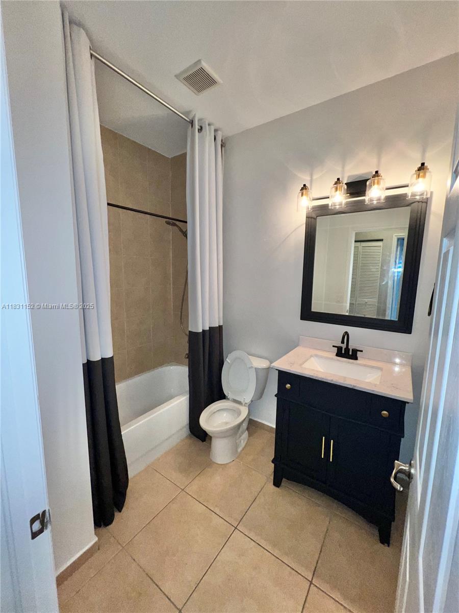 10758 NW 76th Ln, Doral, Florida image 21