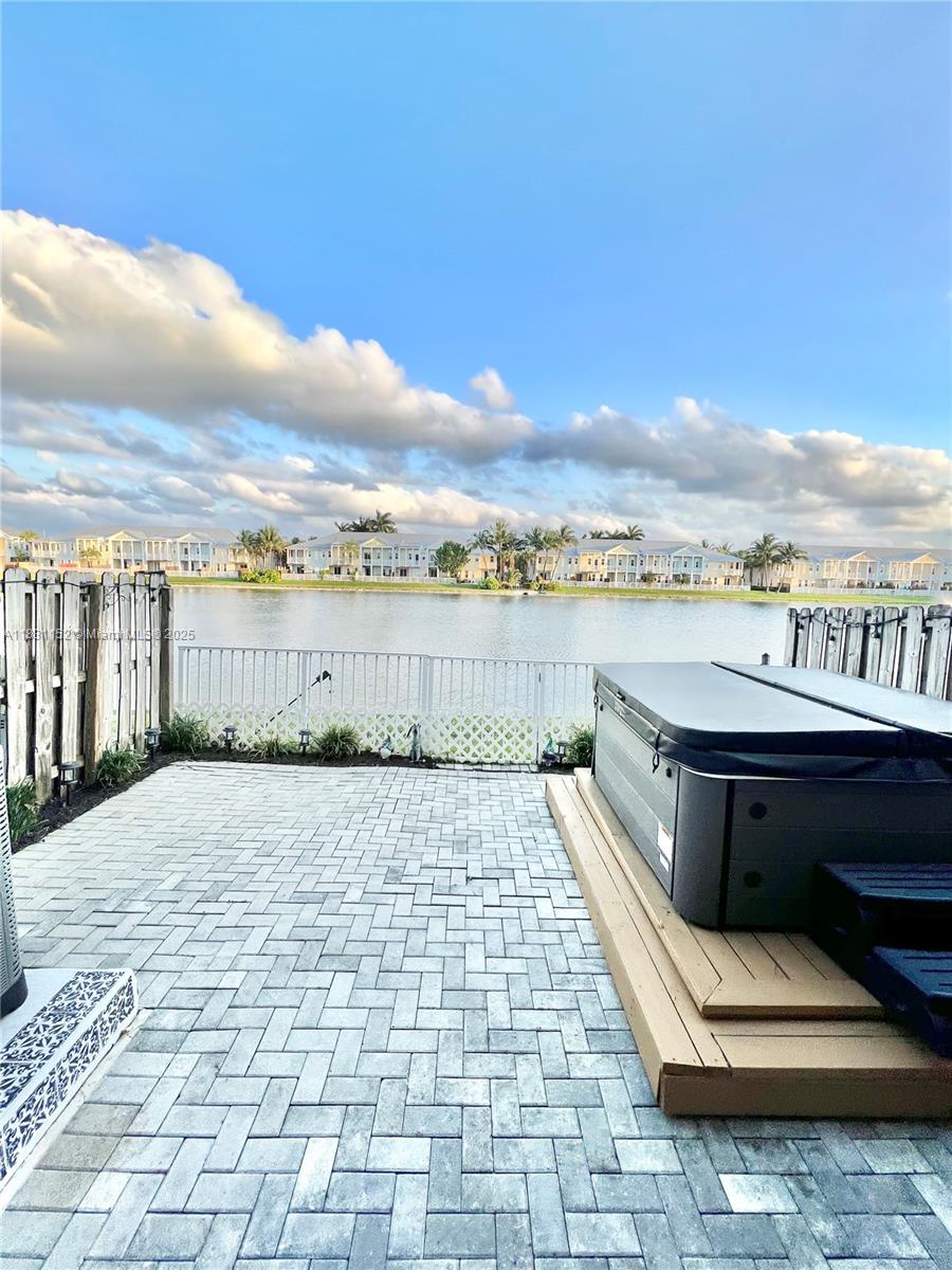 10758 NW 76th Ln, Doral, Florida image 33