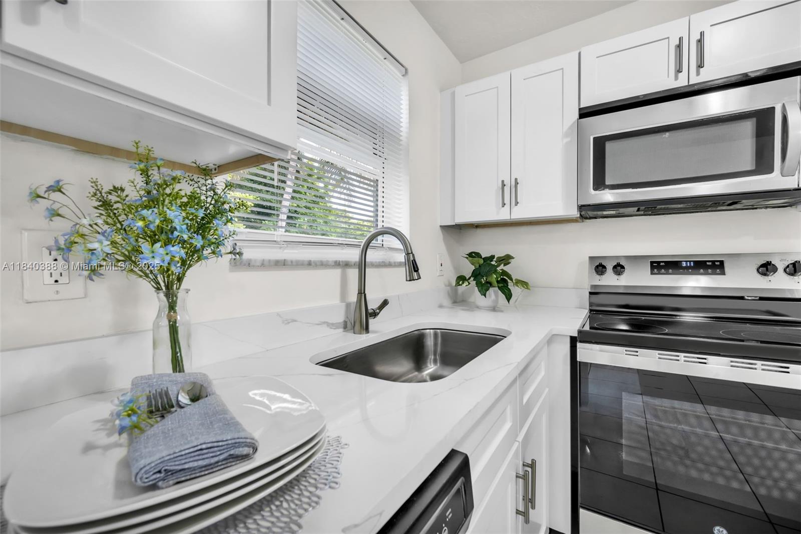 451 SW 28th Ave, Fort Lauderdale, Florida image 11