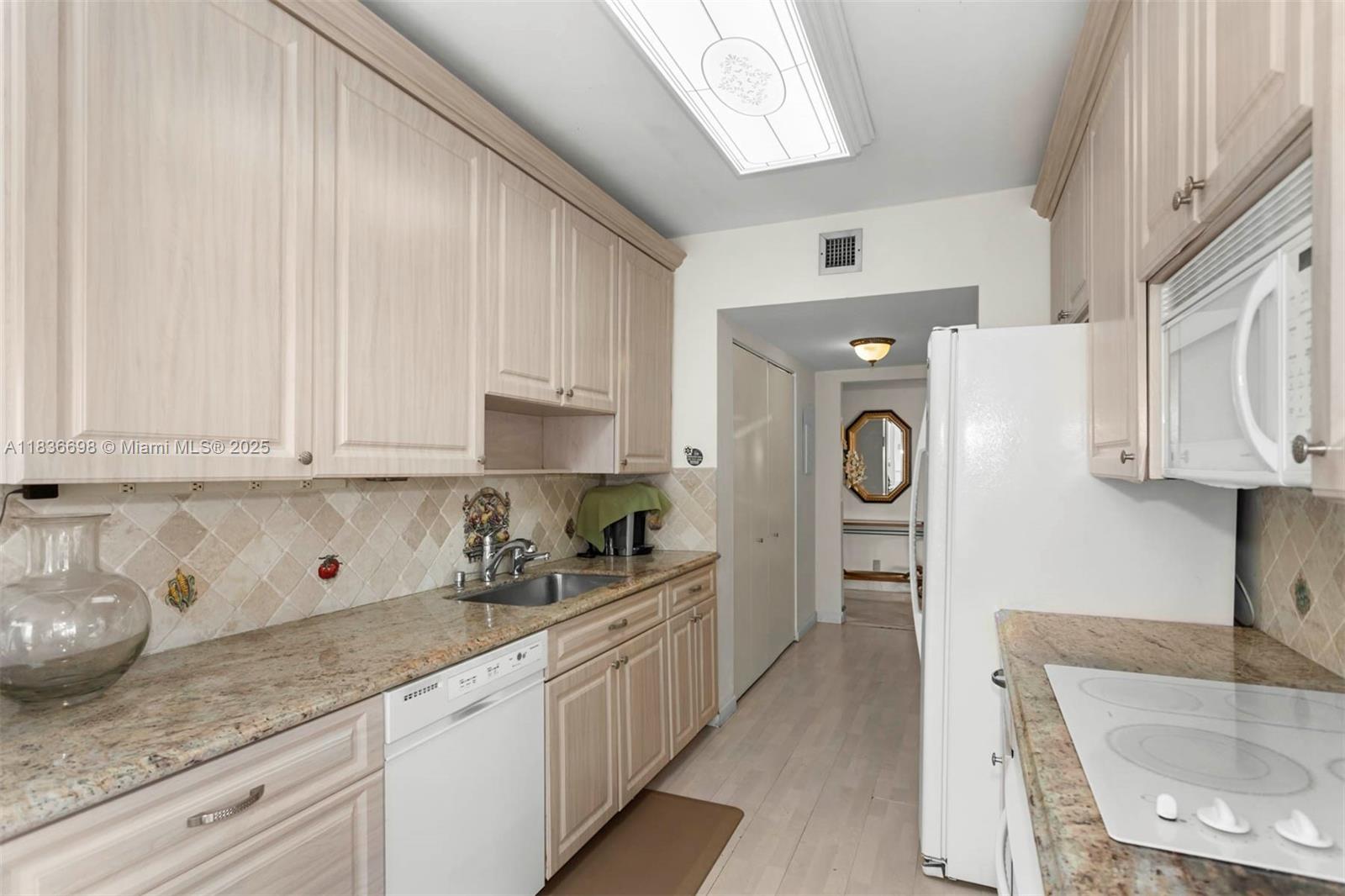 19707 Turnberry Way #15-E, Aventura, Florida image 10