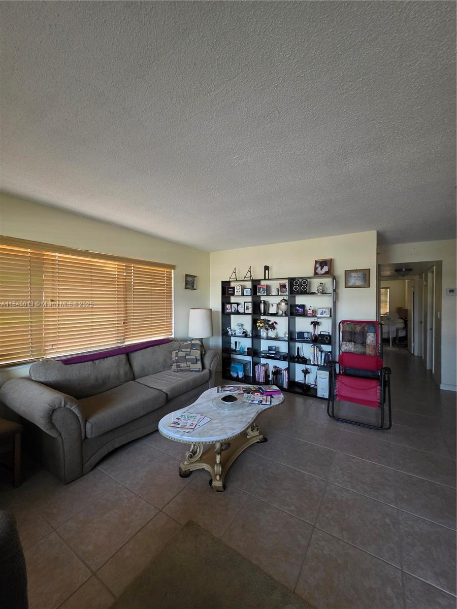 135 NE 202nd Ter #N25, Miami Gardens, Florida image 2