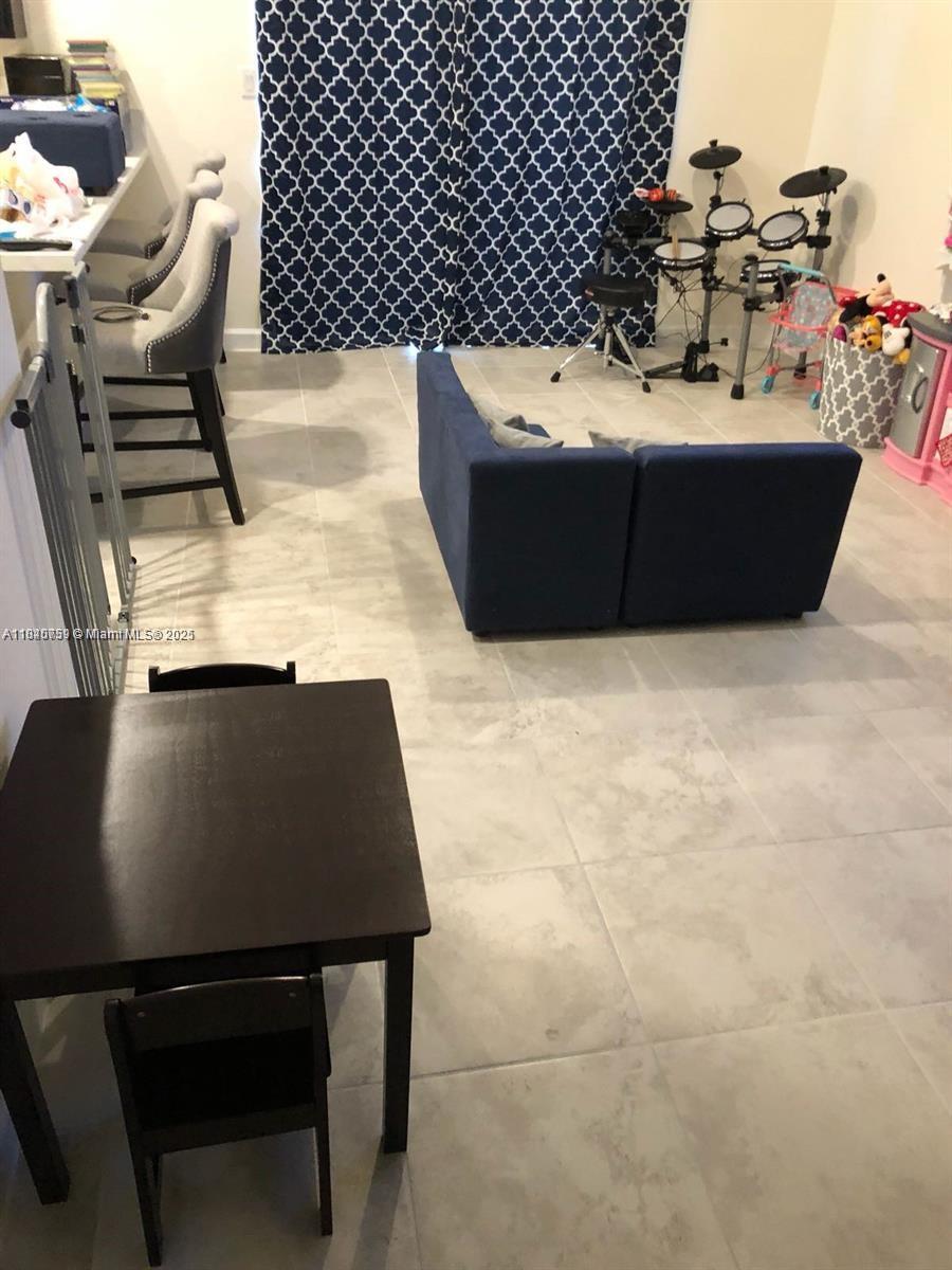 3376 W 105th Ter, Hialeah, Florida image 9