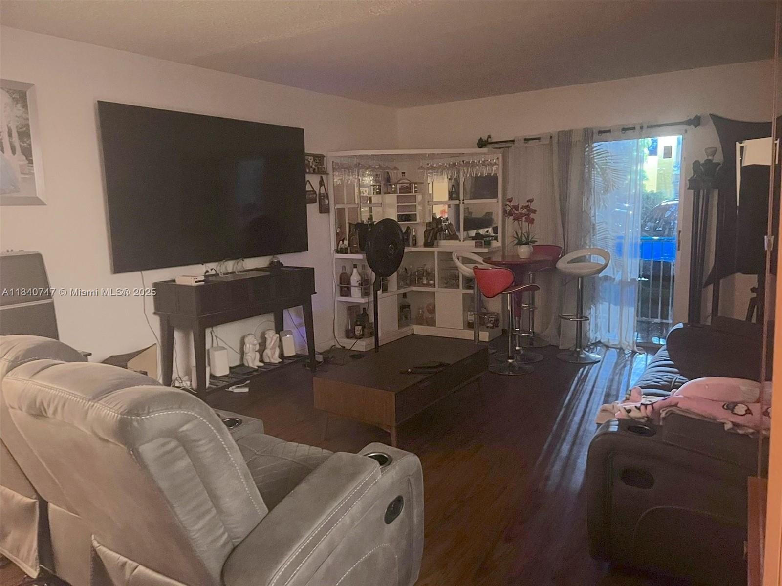 Residential, Hialeah, Florida image 1