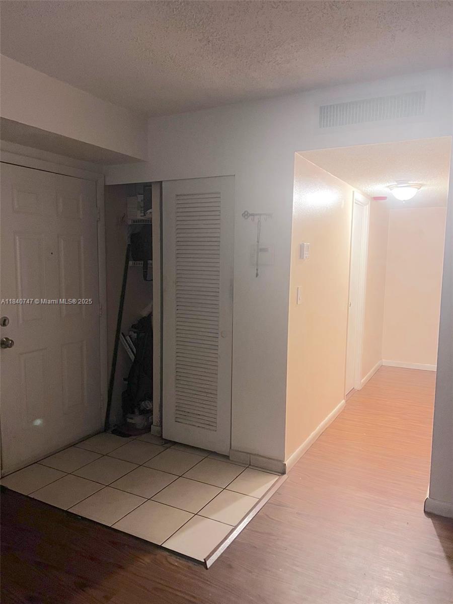 Residential, Hialeah, Florida image 2