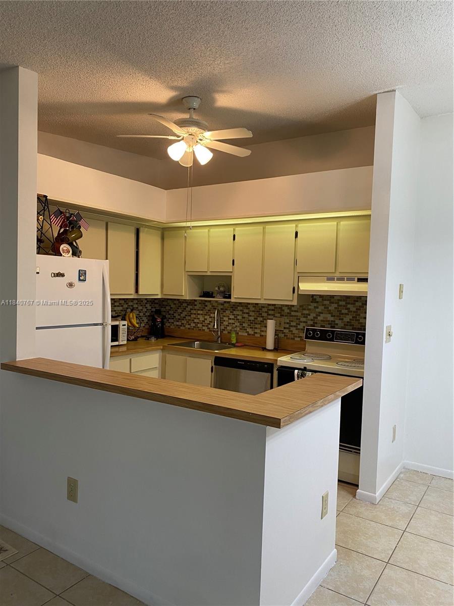 10407 E Clairmont Cir #210, Tamarac, Florida image 1