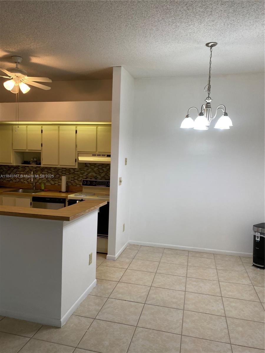 10407 E Clairmont Cir #210, Tamarac, Florida image 6
