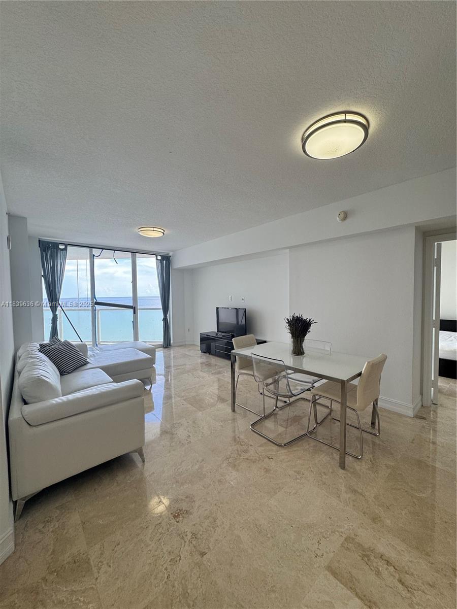 Apartamento para Alugar em Sunny Isles Beach, FL