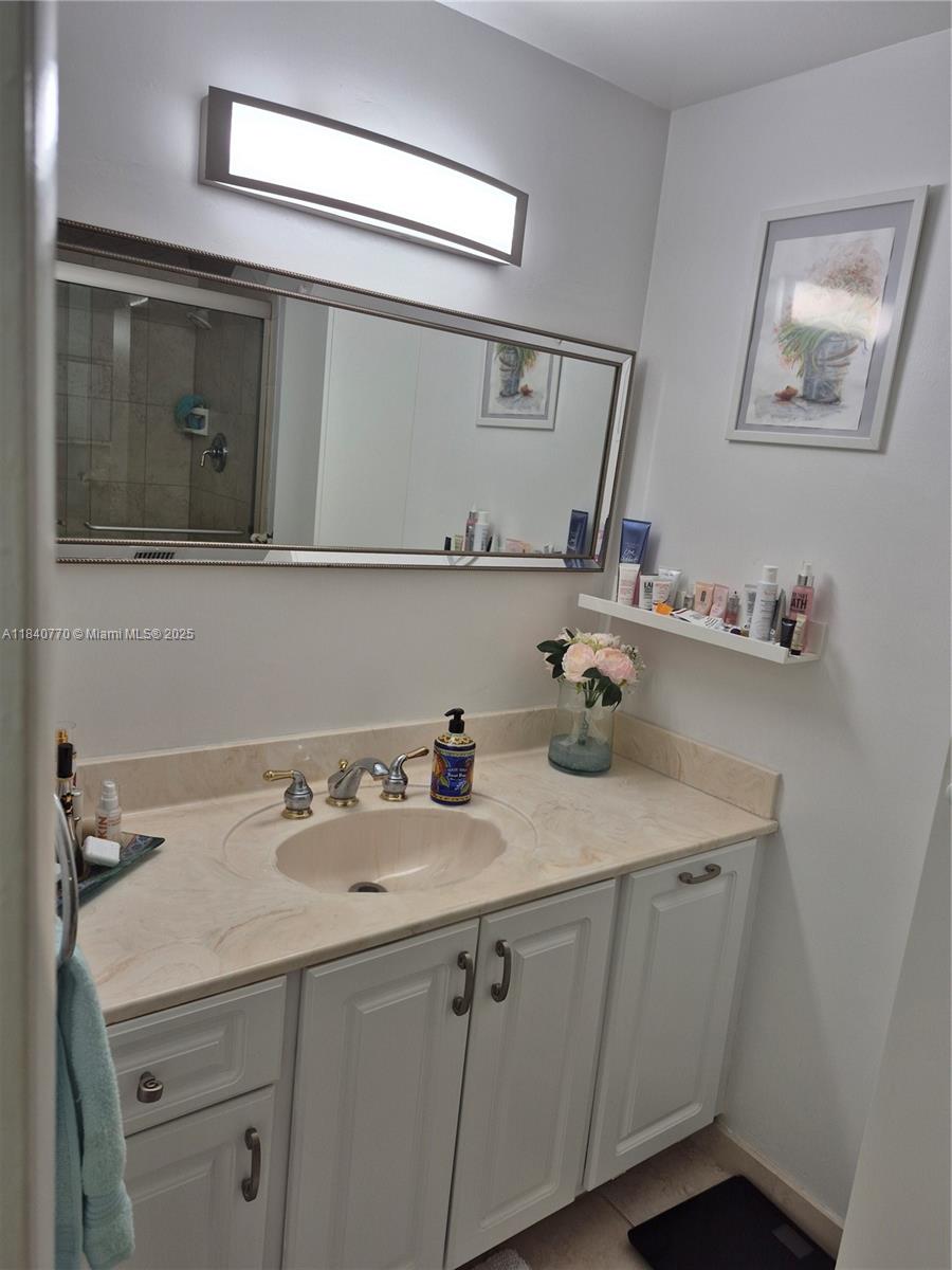 4001 Hillcrest Dr #705, Hollywood, Florida image 12
