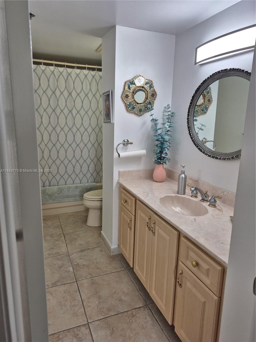 4001 Hillcrest Dr #705, Hollywood, Florida image 13