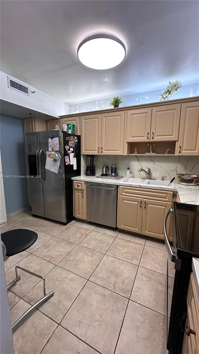 4001 Hillcrest Dr #705, Hollywood, Florida image 5
