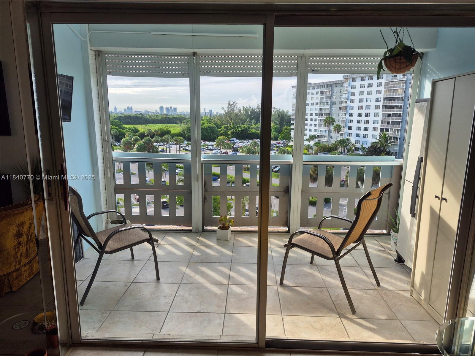 4001 Hillcrest Dr #705, Hollywood, Florida image 9