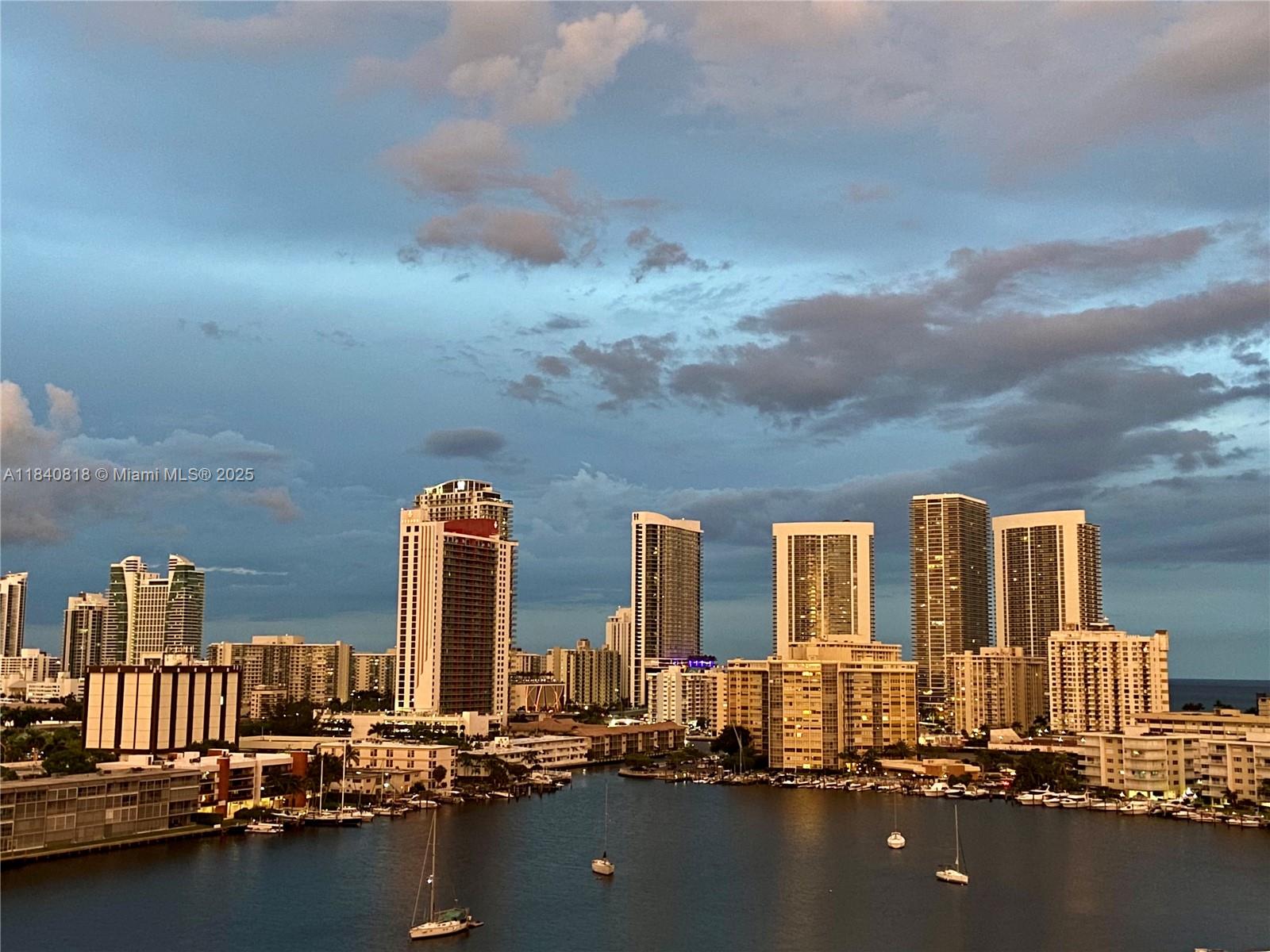 427 Golden Isles Dr #14F, Hallandale Beach, Florida image 16