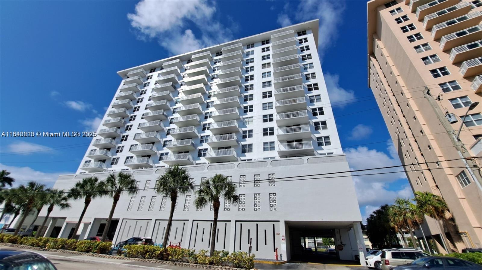 427 Golden Isles Dr #14F, Hallandale Beach, Florida image 19