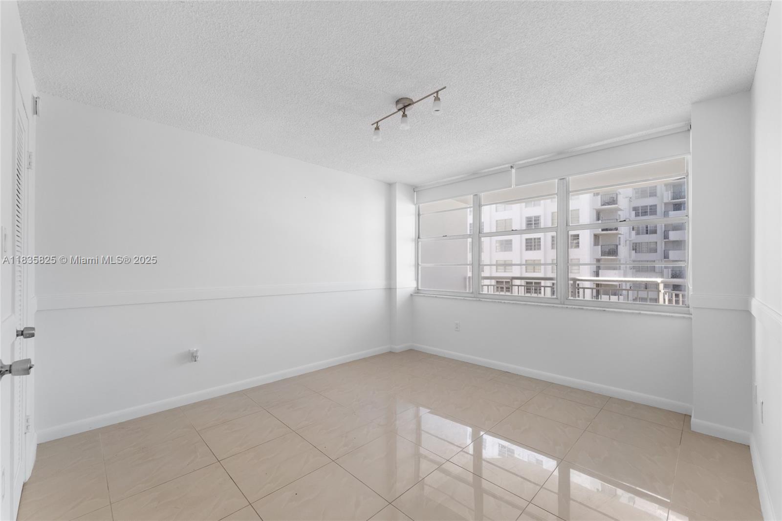 18061 Biscayne #1701, Aventura, Florida image 13