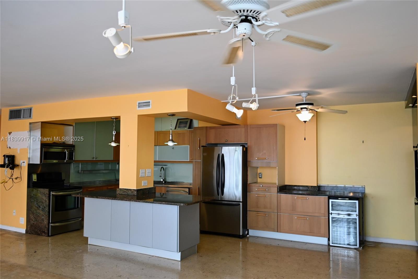 2100 W Sans Souci Blvd #E1, North Miami, Florida image 7