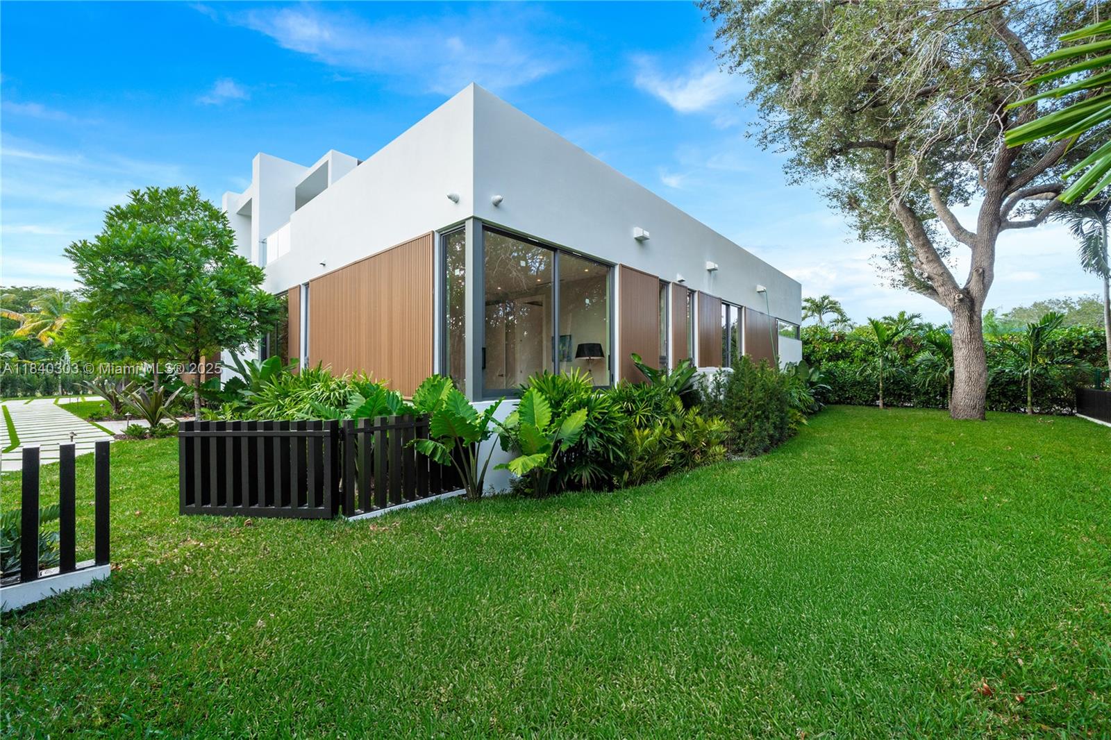 967 NE 117th St, Biscayne Park, Florida image 29