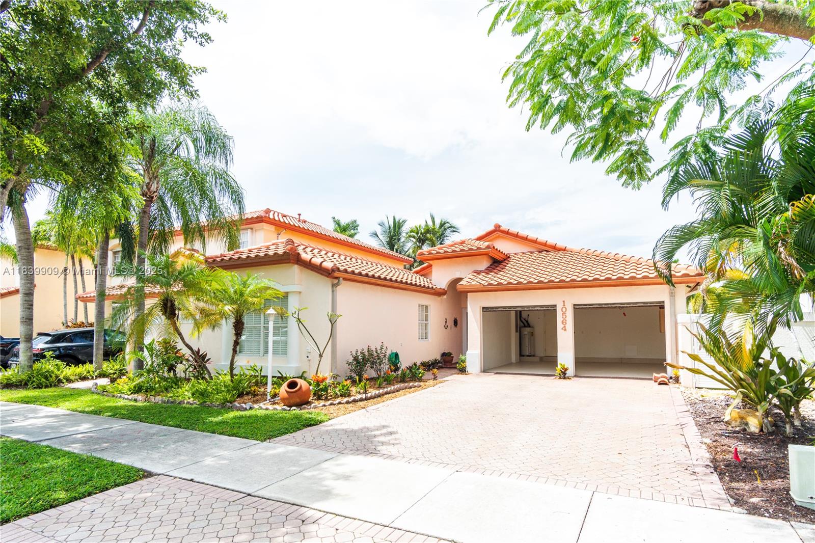 10564 NW 57th St, Doral, Florida image 1