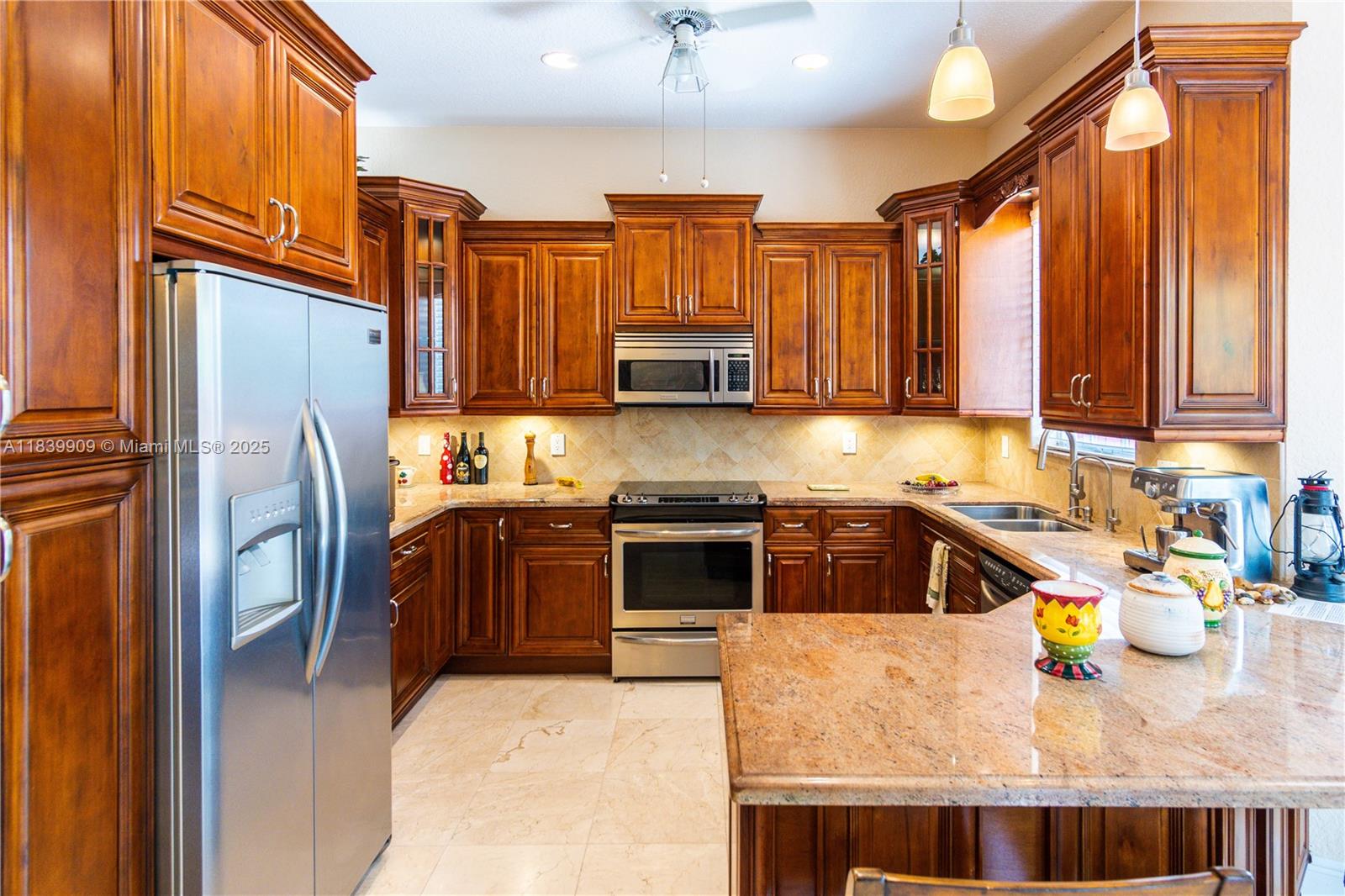 10564 NW 57th St, Doral, Florida image 11