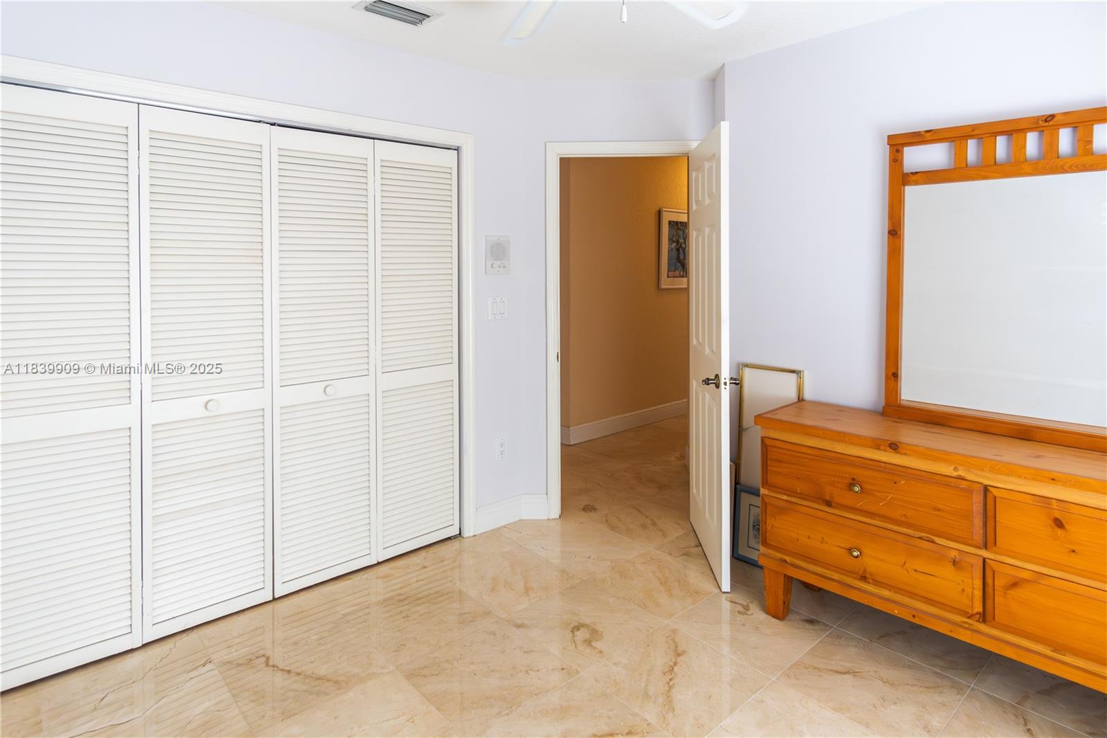 10564 NW 57th St, Doral, Florida image 22
