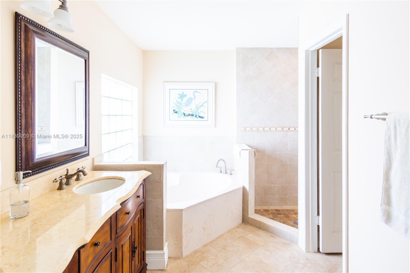 10564 NW 57th St, Doral, Florida image 32