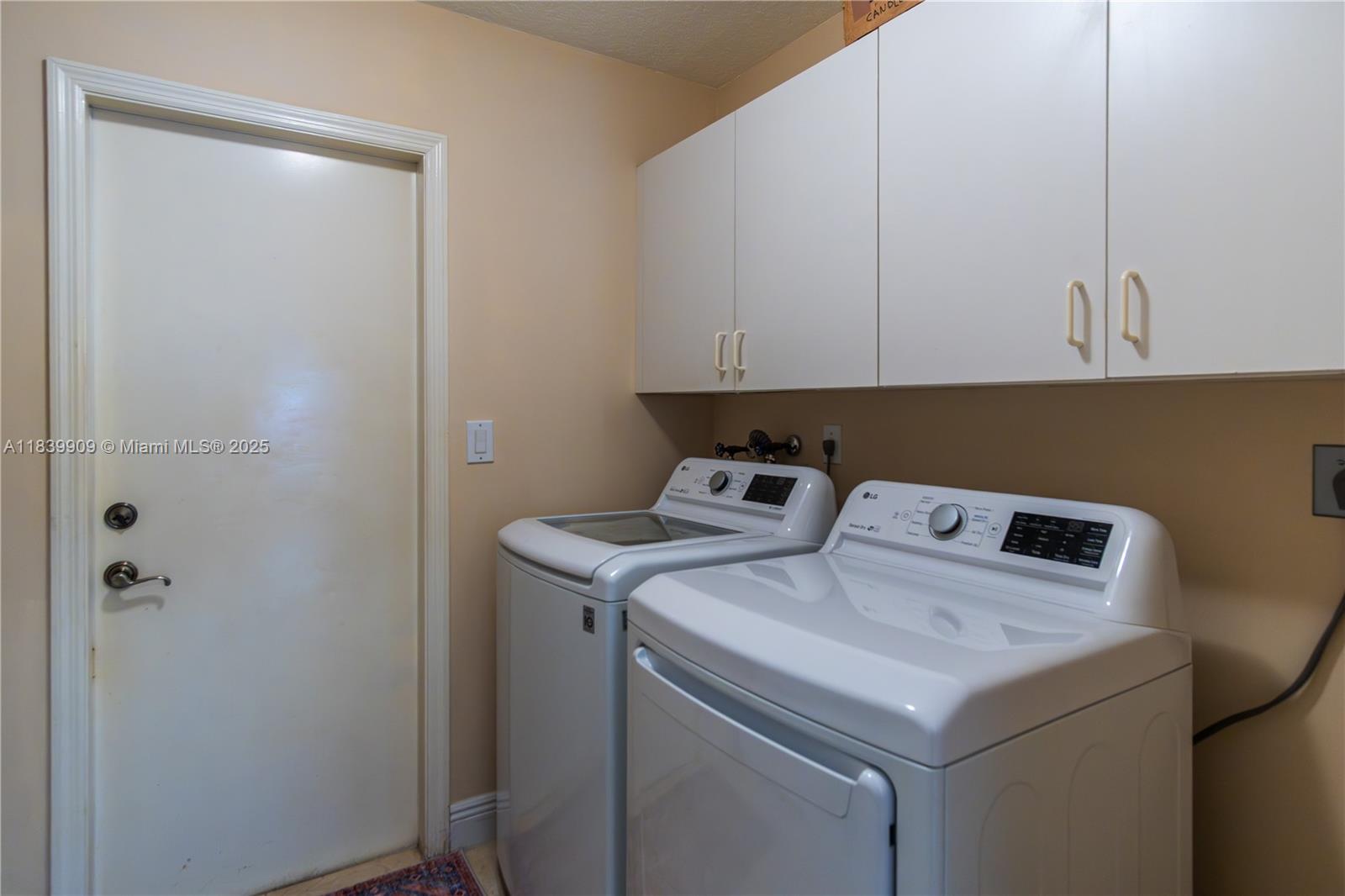 10564 NW 57th St, Doral, Florida image 37