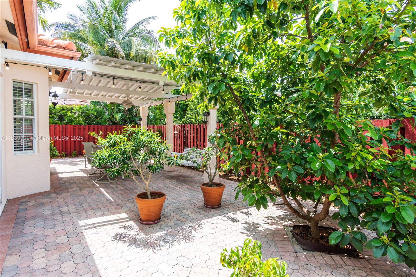 10564 NW 57th St, Doral, Florida image 39