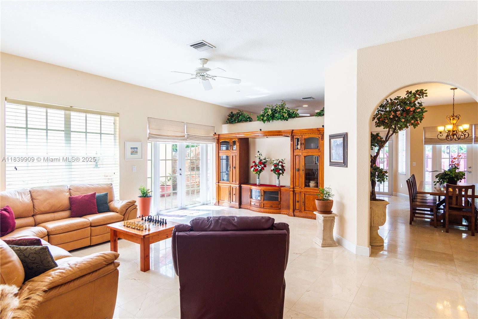 10564 NW 57th St, Doral, Florida image 4