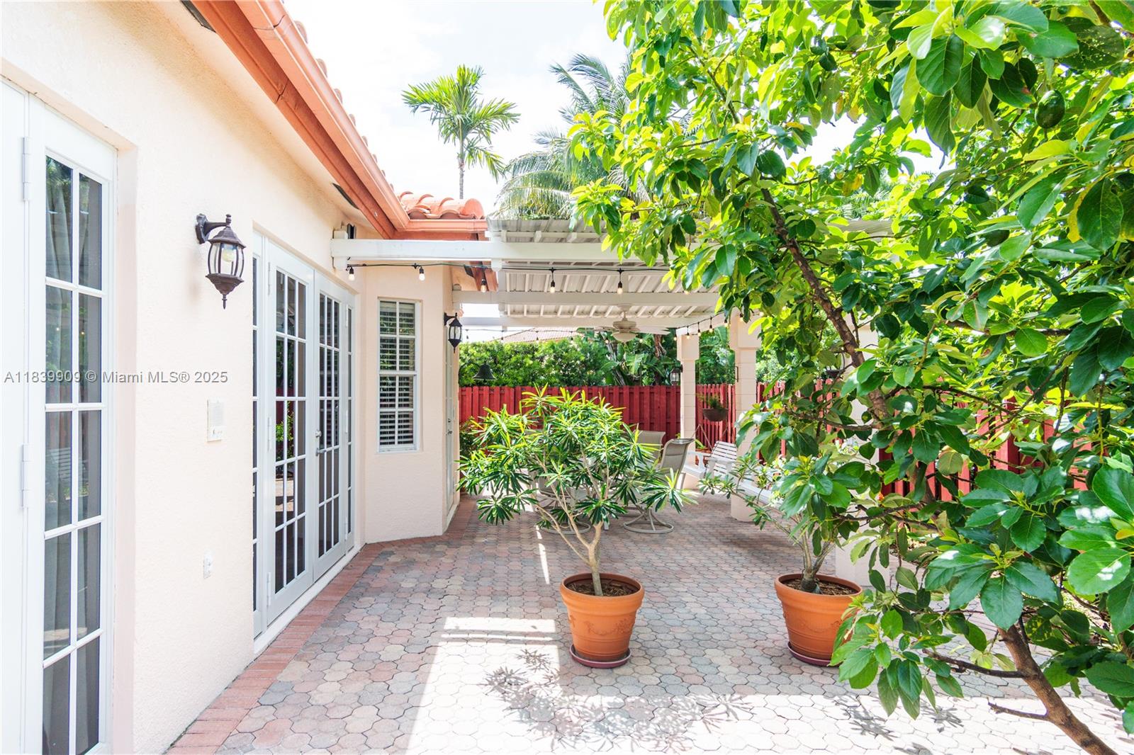 10564 NW 57th St, Doral, Florida image 41