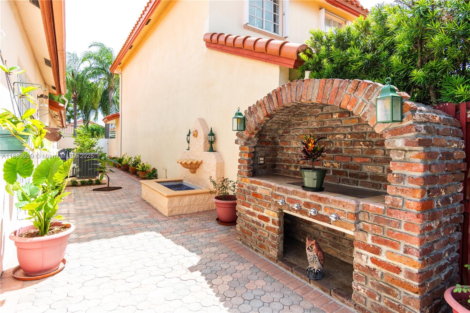 10564 NW 57th St, Doral, Florida image 49