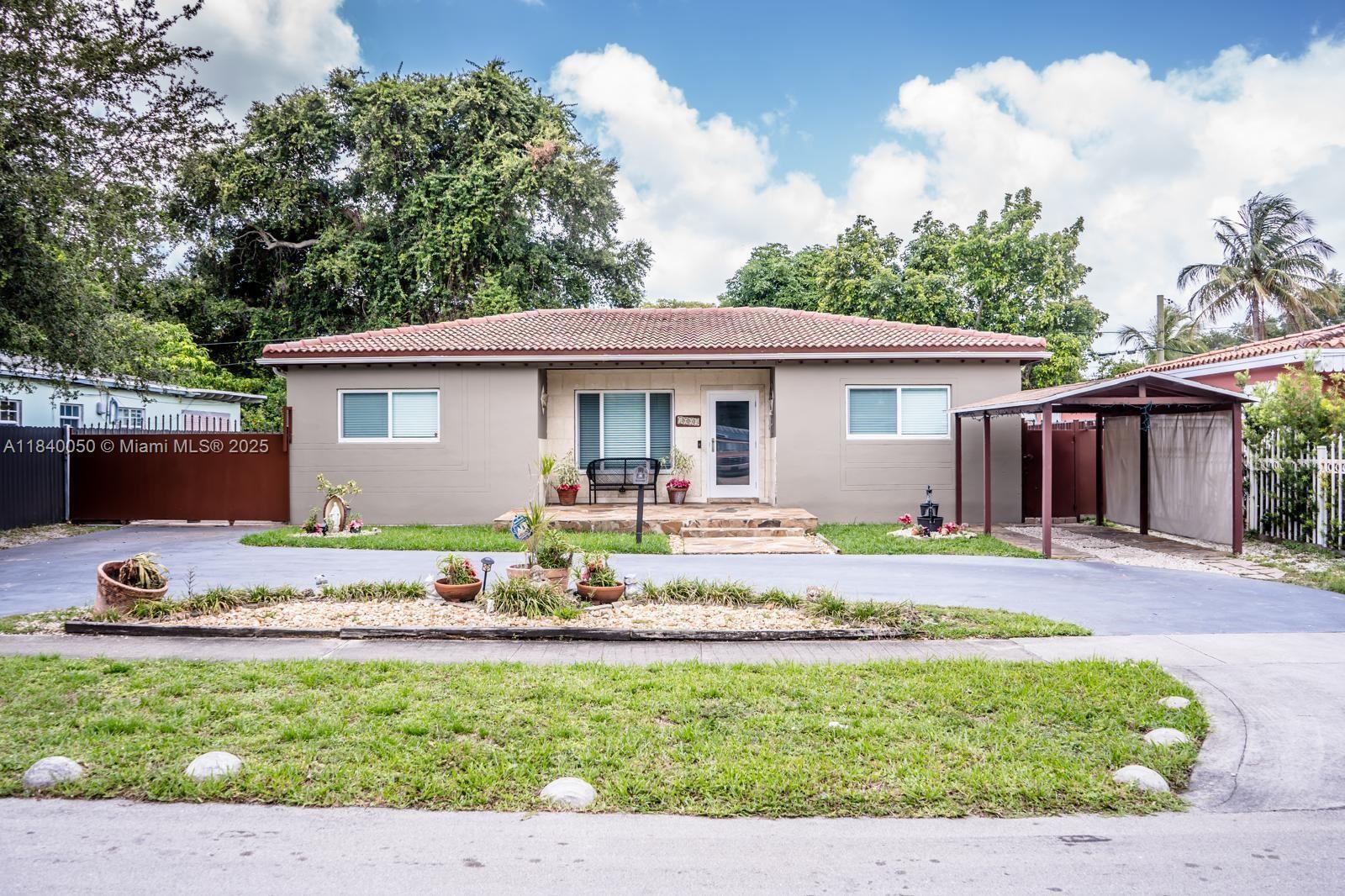 1004 NE 151st Ter, North Miami Beach, Florida image 2