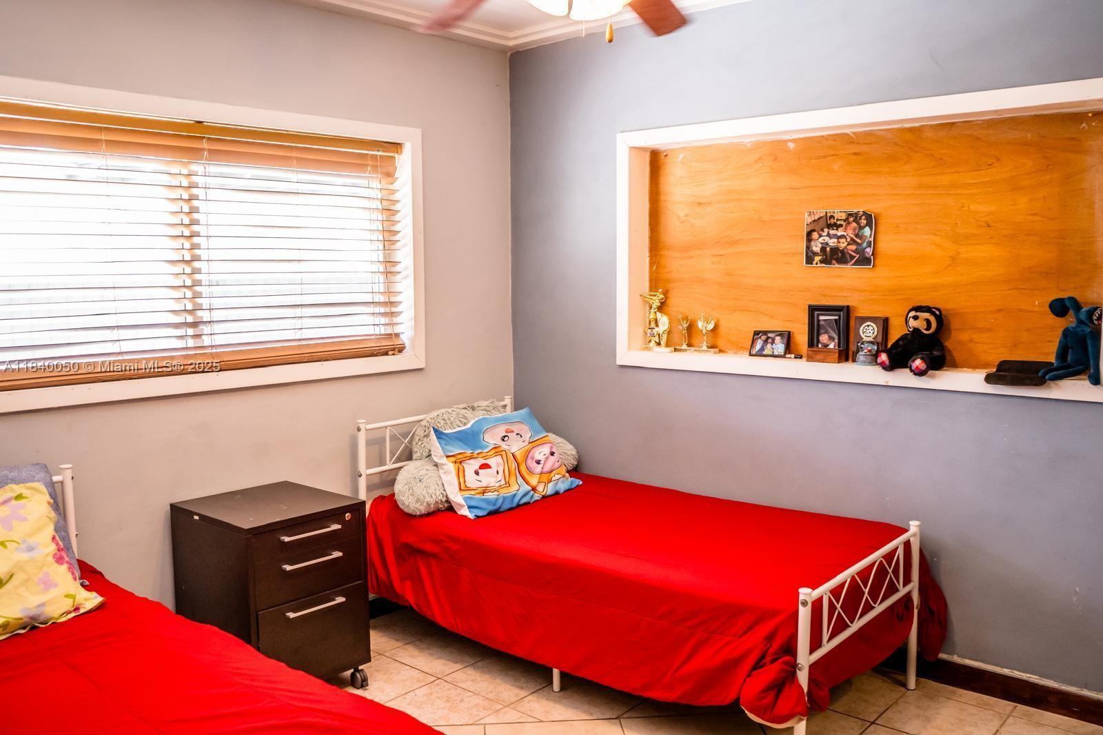 1004 NE 151st Ter, North Miami Beach, Florida image 25